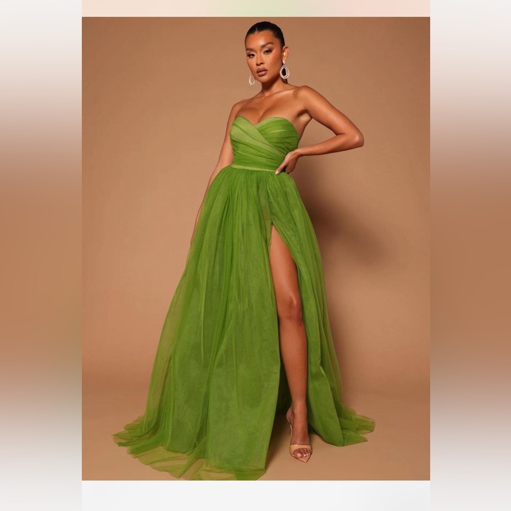 SOLD ‼️ Fashion Nova Tulle Dress